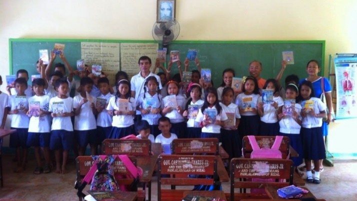 Jadelann Juan donated books in the Philippines!